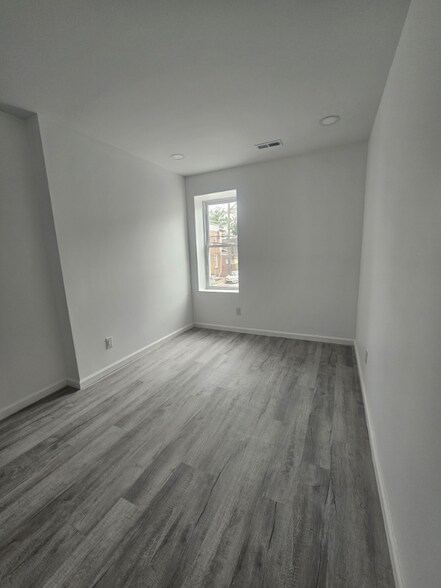 Building Photo - 5163 Wakefield St
