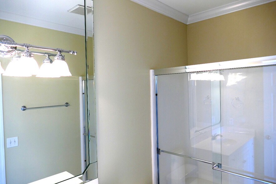 Building Photo - 104 Mahler Ave