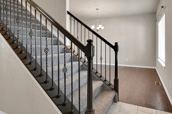Building Photo - $2,650 - 4 Bed, 2.5 Bath Home with Fenced ...