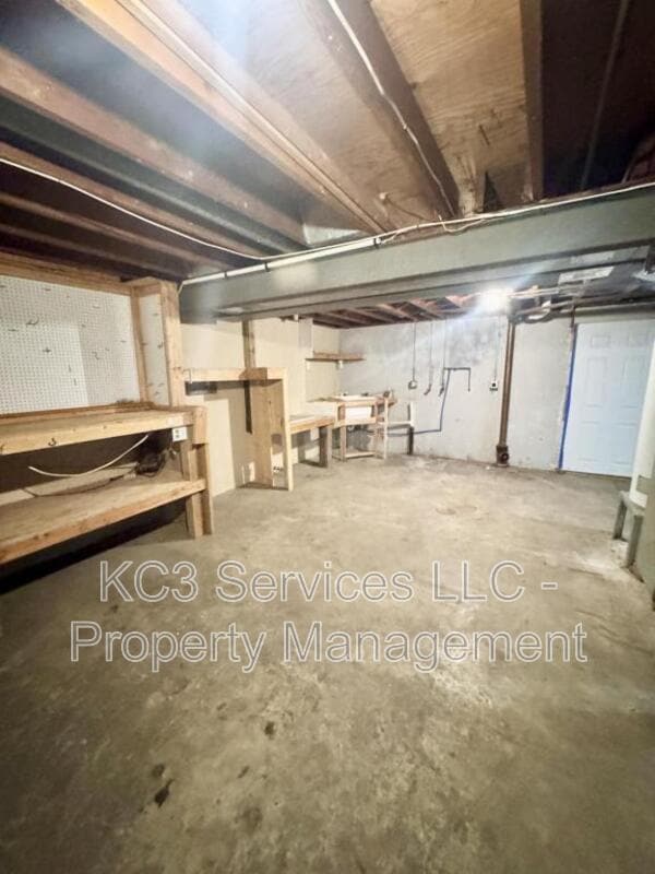 Building Photo - 208 SW 6 St