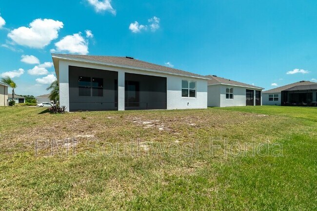 Building Photo - 5928 Silver Palm Blvd