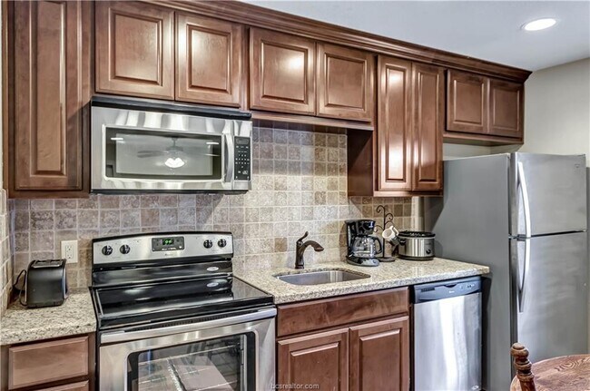 Building Photo - 1001 Welsh Ave