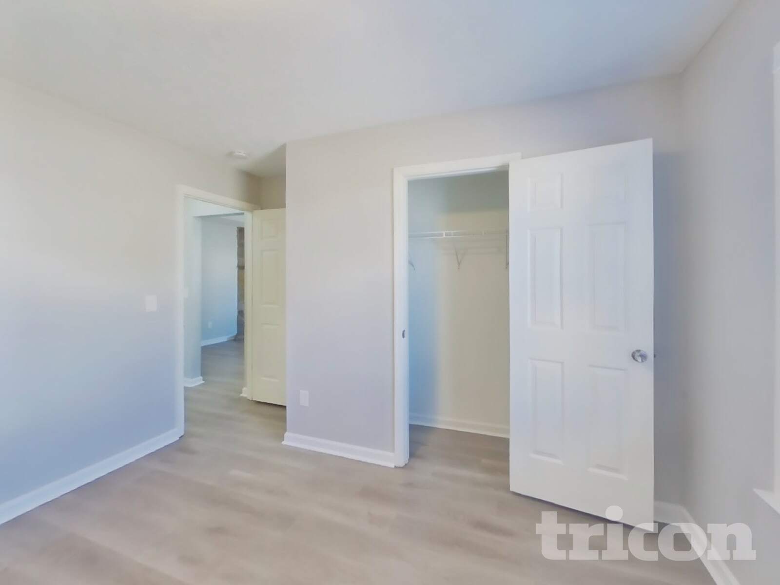 Building Photo - 362 Park Ct N