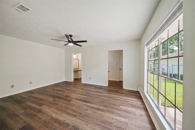 Building Photo - 719 Thornwood Dr