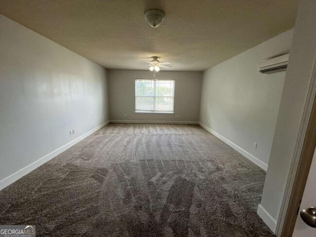 Building Photo - 203 Waters Edge Dr