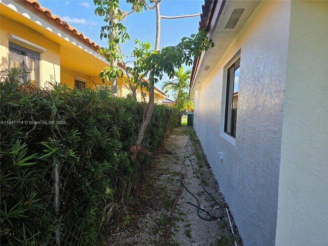 Building Photo - 10629 SW 68th Terrace