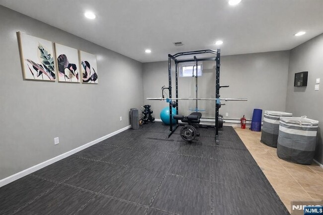 Building Photo - 103 E Cedar Ln