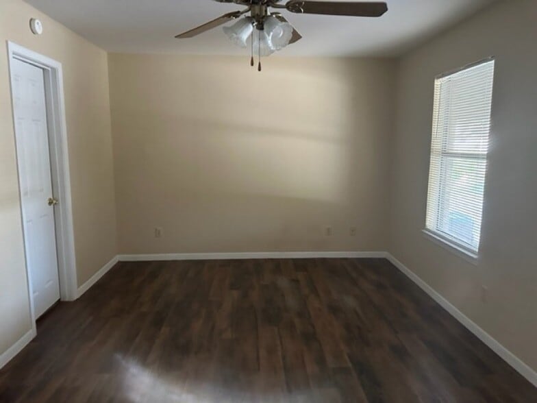 Building Photo - 2527 Westminster Dr