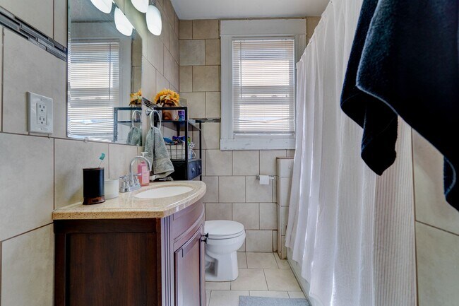 Building Photo - 816 Orange St