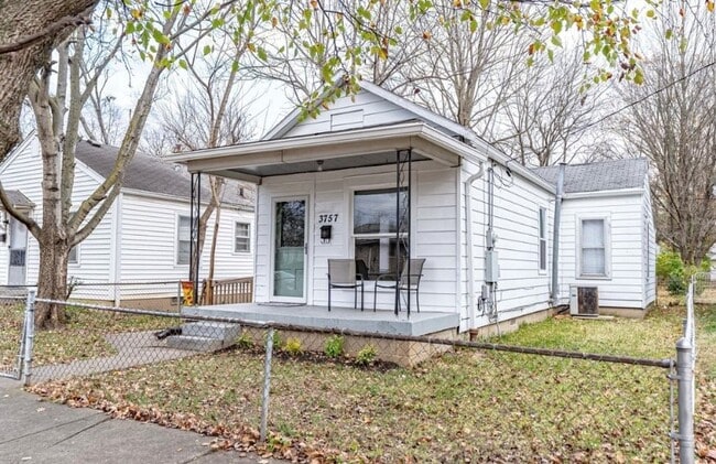 Primary Photo - 3757 Parthenia Ave