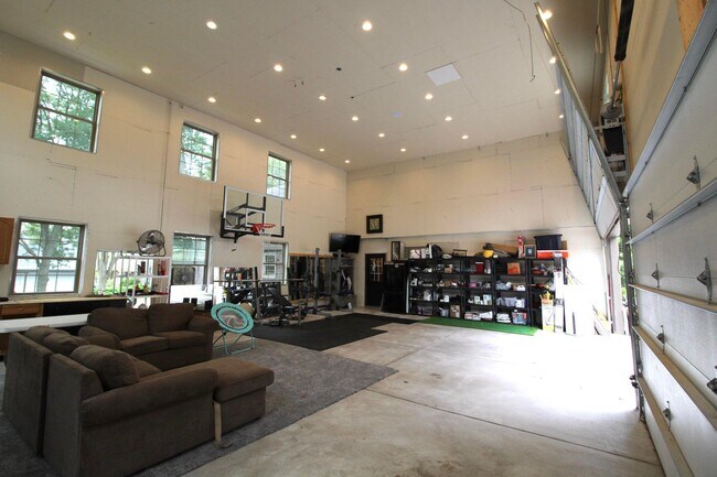 Building Photo - N63W29834 Woodfield Ct
