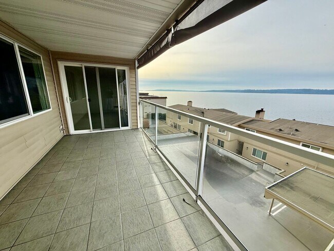Building Photo - West Seattle Waterfront Condominium ~ West Beach Condominium