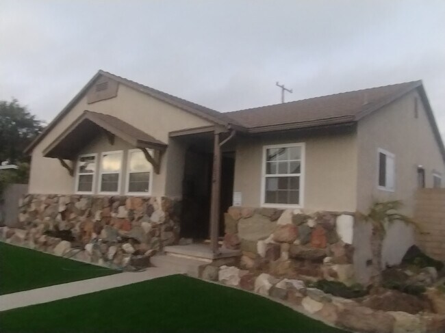 Building Photo - 21634 Linda Dr