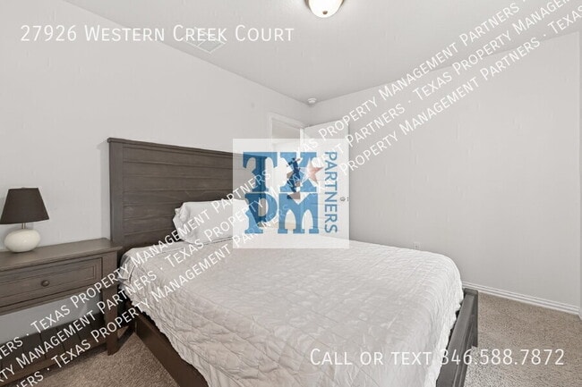 Building Photo - 27926 Western Crk Ct