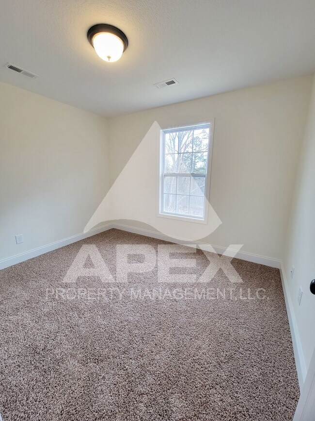 Building Photo - Beautiful  4 Bd 2.5 Ba Single Family home ...