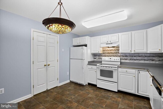 Building Photo - 2013 Rudy Serra Dr