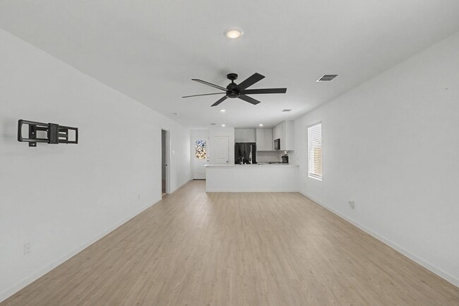 Building Photo - 6732 Bramblewood Dr