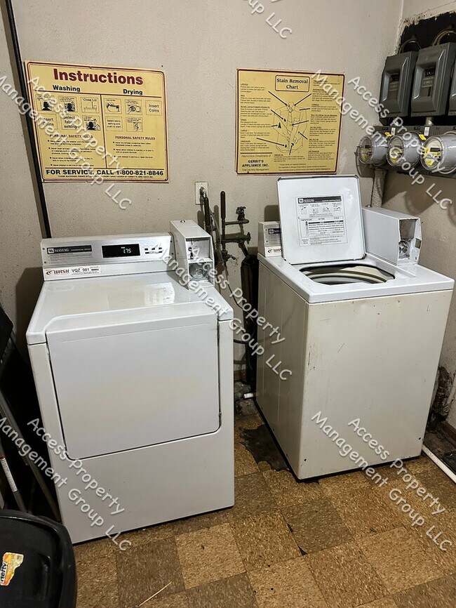 Building Photo - SE Side Updated One Bedroom Unit