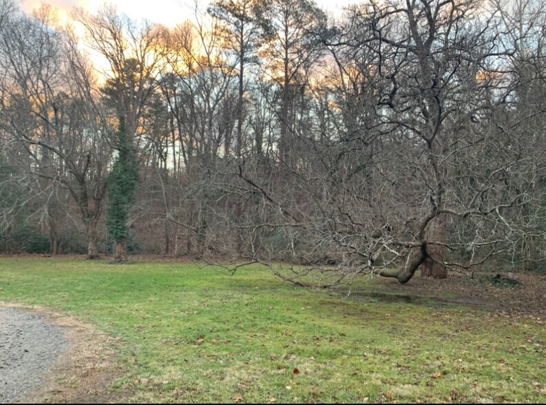 Building Photo - 62 Debra Ln