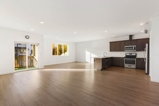 Building Photo - 304 S 48th Ct