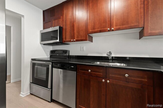 Building Photo - 300 Riverfront Dr