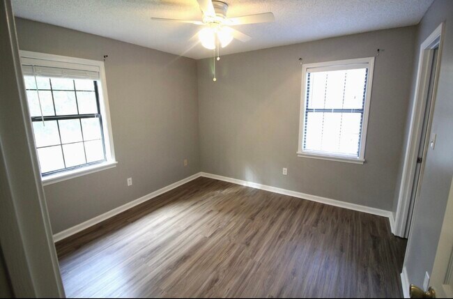 Building Photo - 175 Fern Ridge Rd