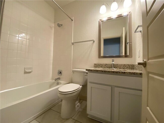 Building Photo - 16500 Aventura Ave