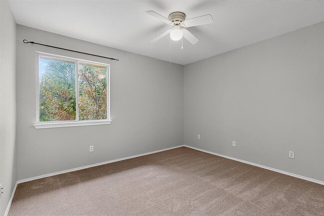 Building Photo - 319 Bandstand Ln