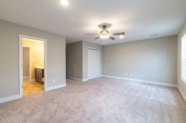 Building Photo - 7703 Honey Oaks Rd