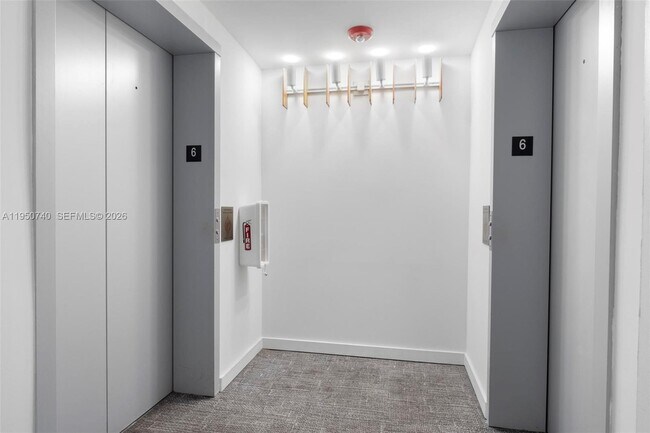 Building Photo - 13800 Highland Dr