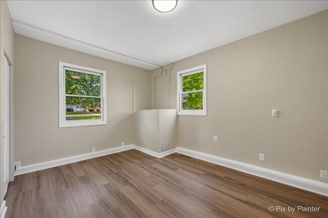 Building Photo - 355 Hilltop Dr