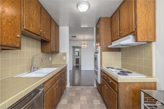 Interior Photo - 309 S Doheny Dr