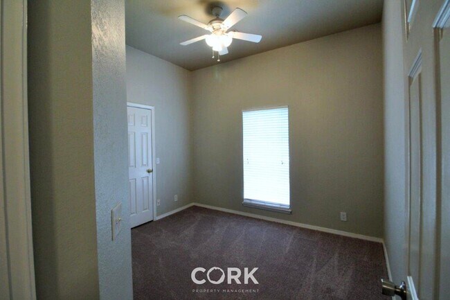 Building Photo - 927 Castle Rd