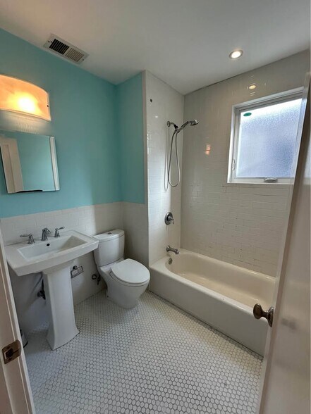 Building Photo - 2213 Federal St