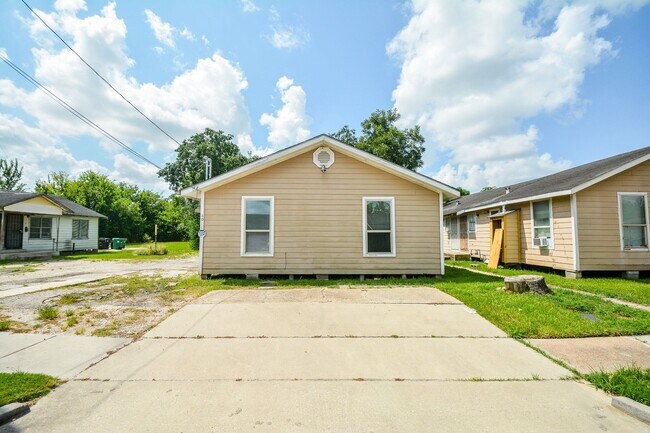 Building Photo - 6018 Collingsworth St