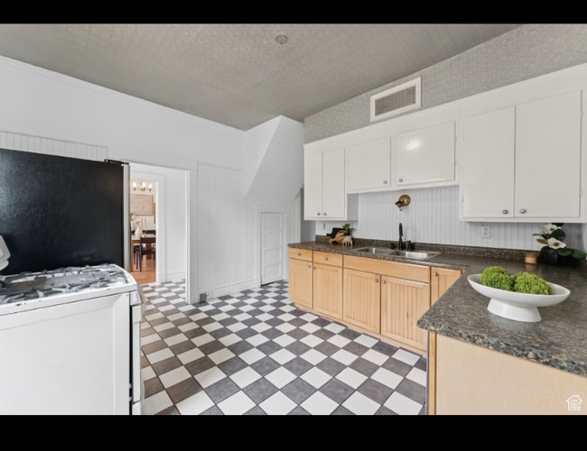 Building Photo - 467 S 1300 E