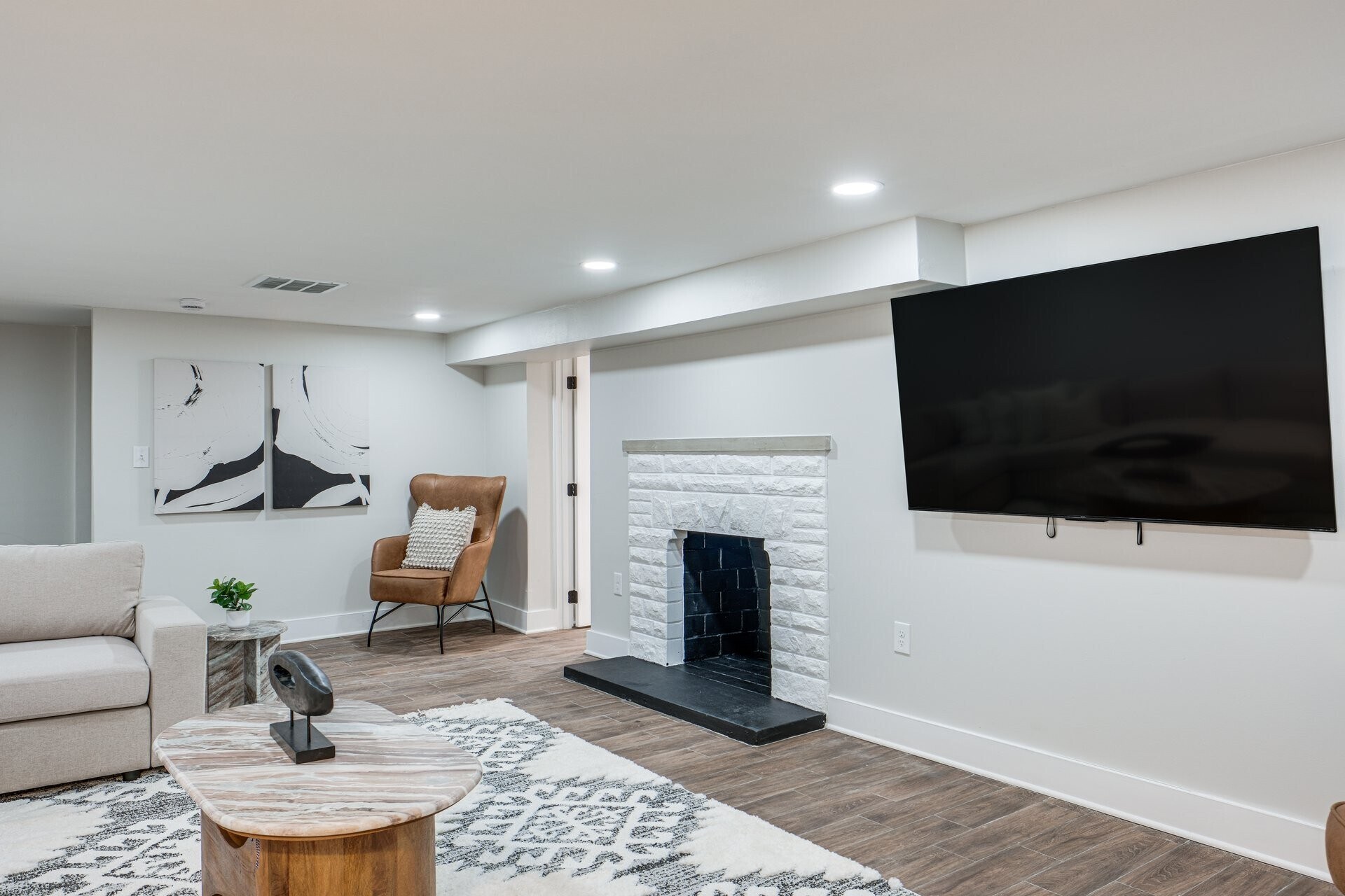 Building Photo - 24039 Shelburne Rd