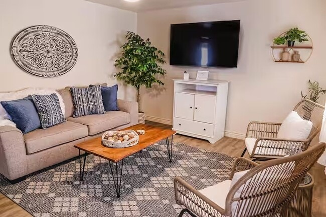 Primary Photo - 521 N 12th Ave