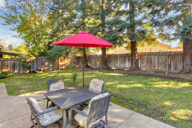 Building Photo - 2559 Du Bois Dr