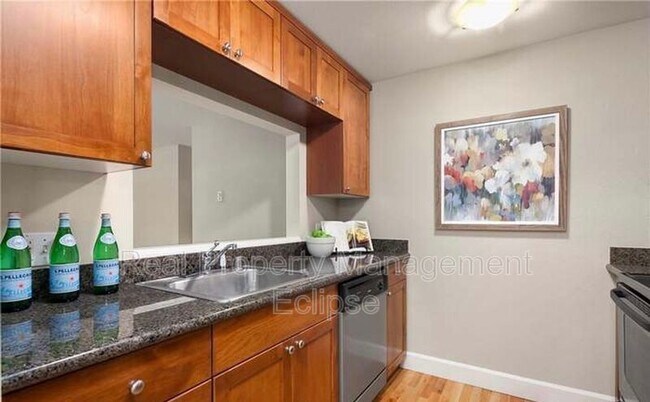 Building Photo - 755 5th Ave NW