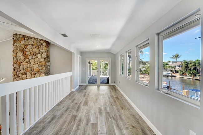 Building Photo - 937 Fern Dr