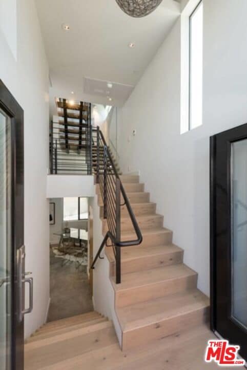 Building Photo - 6685 W Daychar Dr