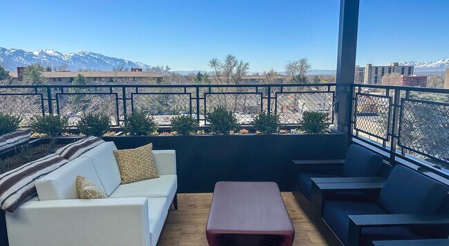 Building Photo - 357 E 500 S