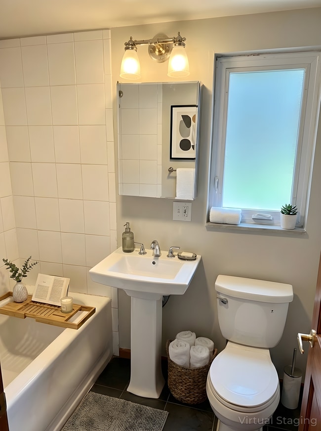 Building Photo - 2 bed/1 bath Single Family Home w/ Off Street Parking in Clairton