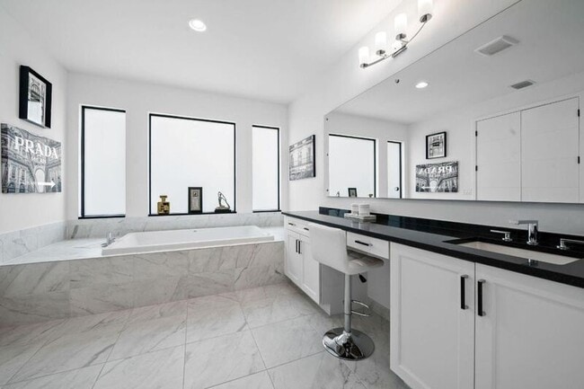 Building Photo - 8599 Tower Bridge Ct