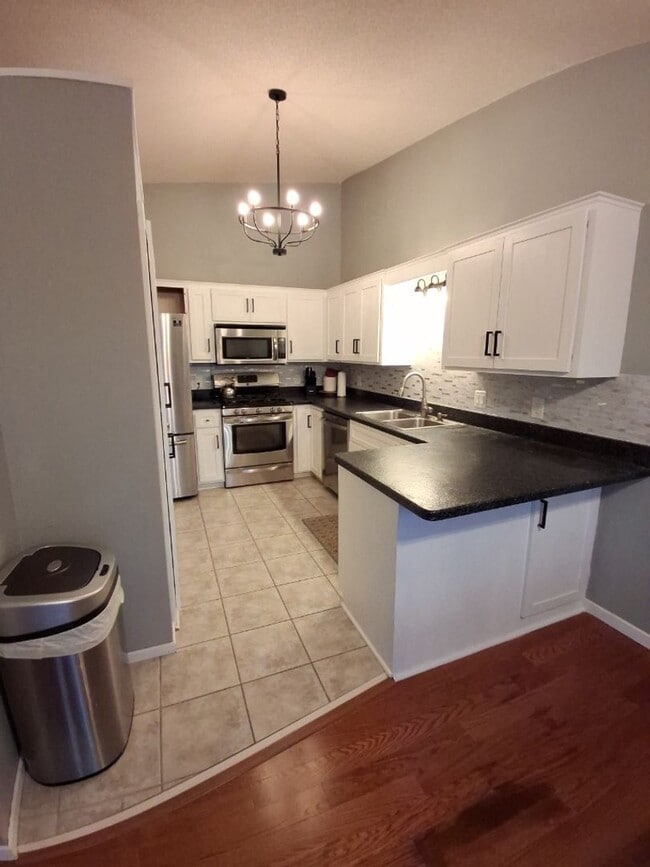 Building Photo - Open House 11/14/25 6-7pm! 3 Bedroom / 1.5...