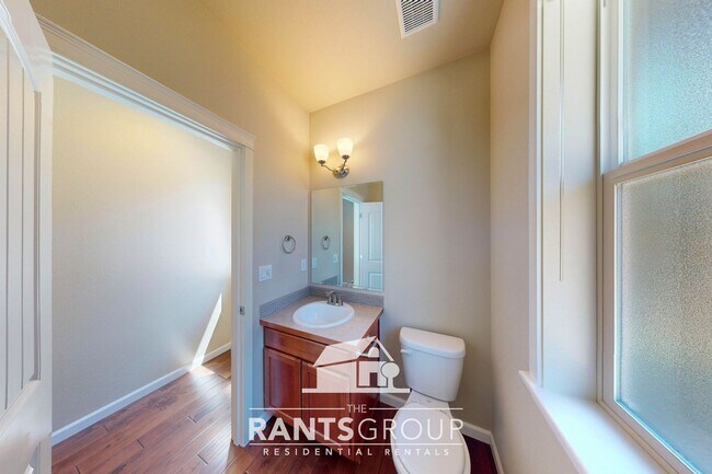 Building Photo - 4322 Dudley Dr NE