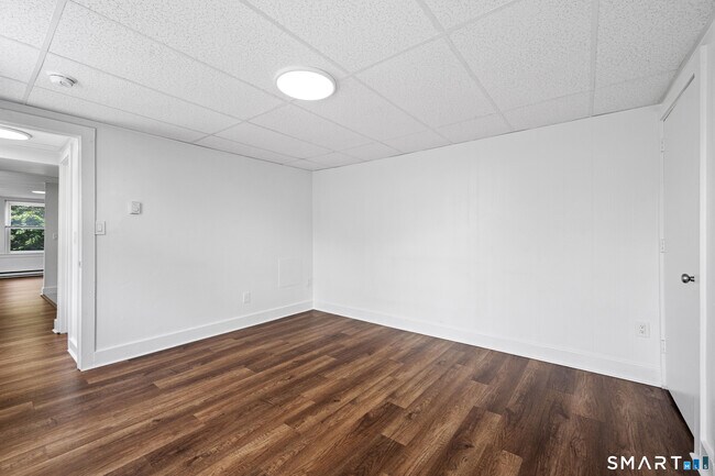 Building Photo - 156 Garfield Ave