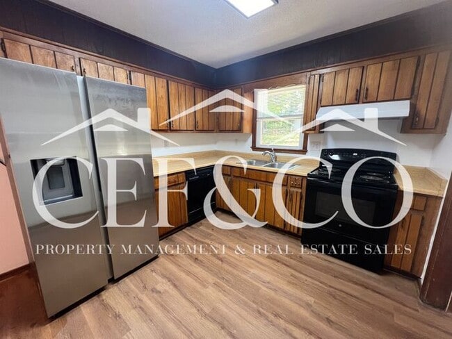 Building Photo - ? Beautifully Remodeled 3 Bedroom Home – S...