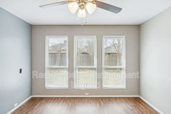 Building Photo - 3740 Racquet Ct